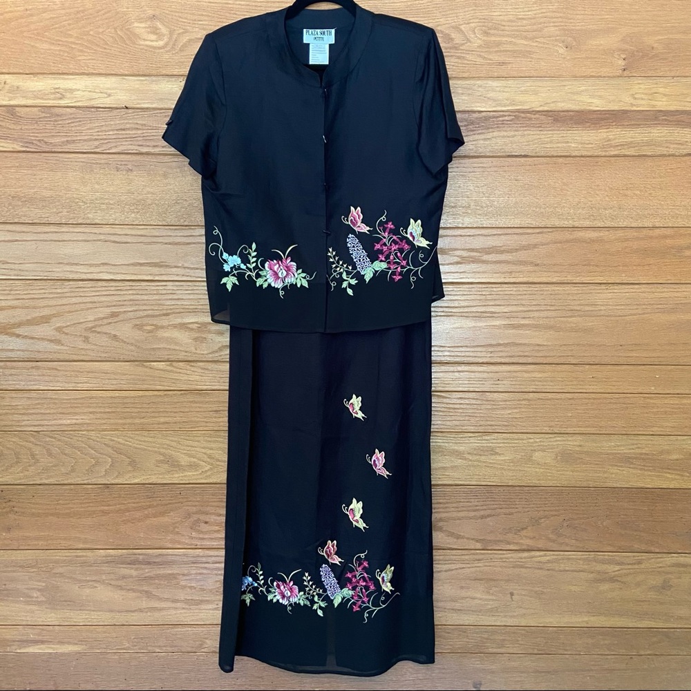 Vintage floral butterfly embroidered black maxi dress with short sleeve shirt